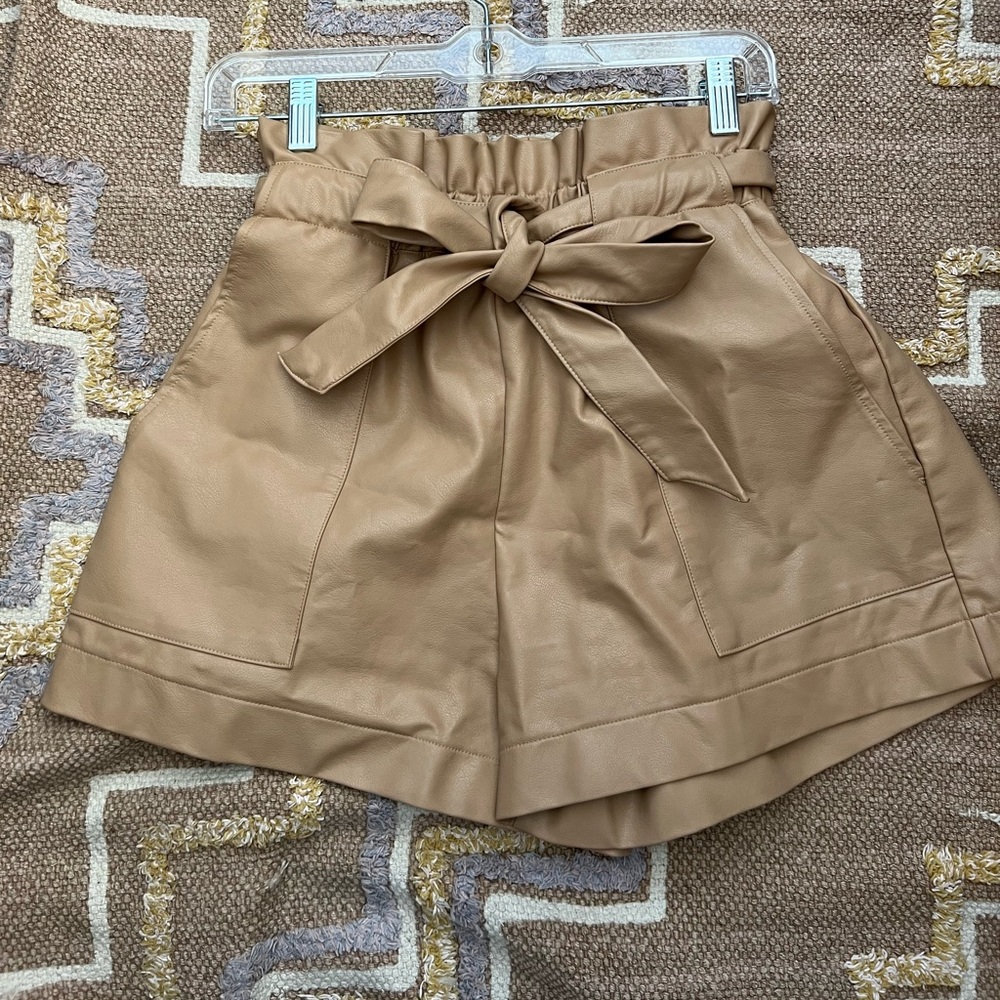 High waisted fake Leather shorts